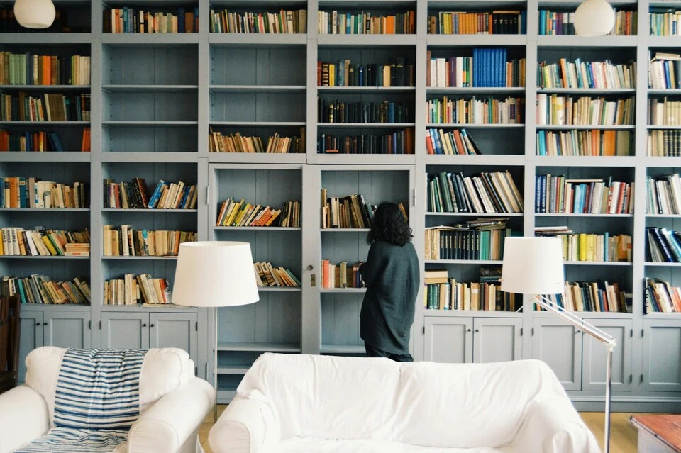 How to Build a Home Library on a Budget